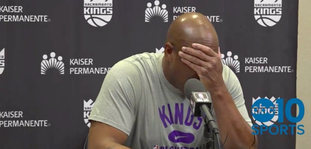 Mike Brown, entrenador de Sacramento Kings. 