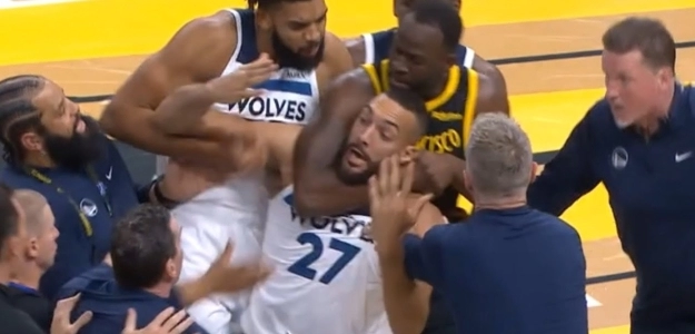 Draymond Green, ahogando a Rudy Gobert.