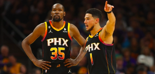 Kevin Durant, junto a Devin Booker.