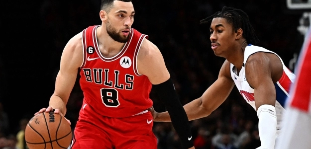 Zach LaVine, defendido por Jaden Ivey