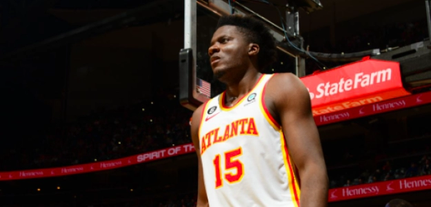 Clint Capela, con la camiseta de Atlanta Hawks. 