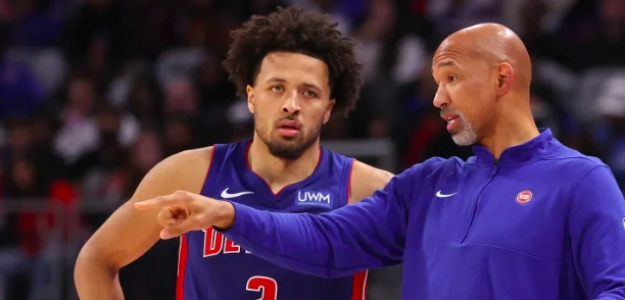Monty Williams y Cade Cunningham, entrenador y estrella de los bochornosos Detroit Pistons. 