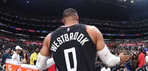 Russell Westbrook juega con familia. Foto: gettyimages