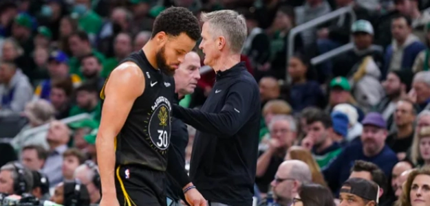 Stephen Curry, junto a Steve Kerr. 