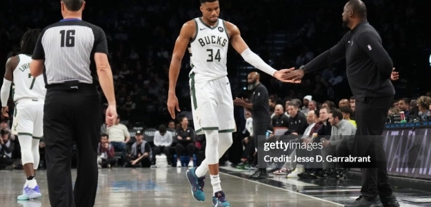 Giannis Antetokounmpo y Adrian Griffin