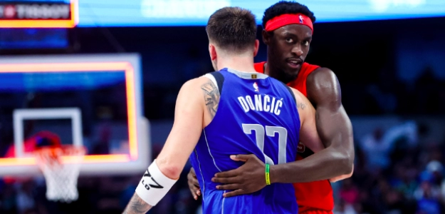 Pascal Siakam, junto a Luka Doncic. 