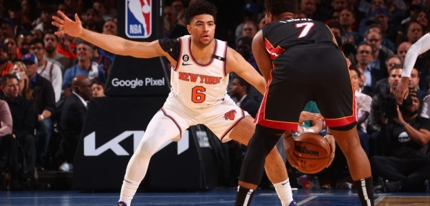 Quentin Grimes, defendiendo a Kyle Lowry