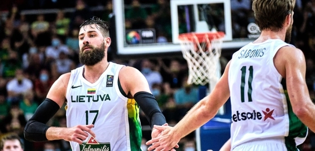 Jonas Valanciunas y Domantas Sabonis