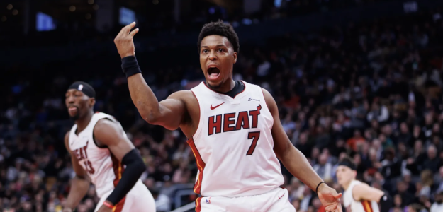 Kyle Lowry suena para los Sixers. 