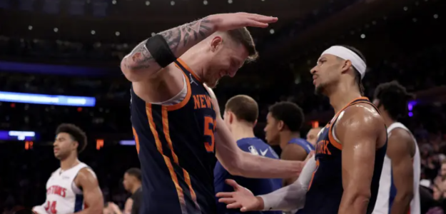 Hartenstein y Hart, jugadores de New York Knicks. 