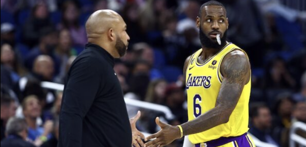 Darvin Ham, junto a LeBron James. 