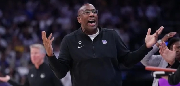 Mike Brown, entrenador de Sacramento Kings.