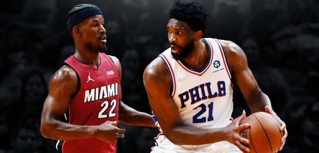 Jimmy Butler, defendiendo a Joel Embiid