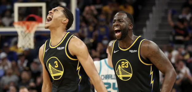 Draymond Green, estrella de Golden State Warriors, junto a Jordan Poole.