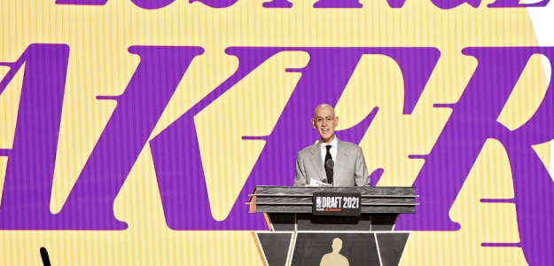 Los Angeles Lakers necesitan mejorar su plantilla. 