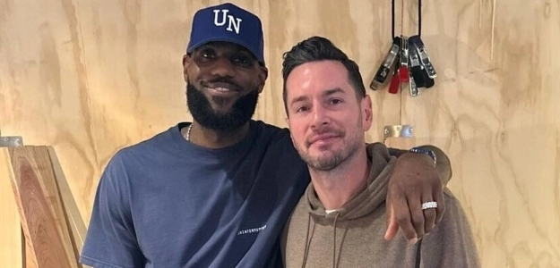 LeBron James y JJ Redick, jugador y entrenador de Los Angeles Lakers.