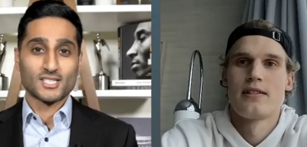 Shams Charania y Lauri Markkanen, en una entrevista reciente. 