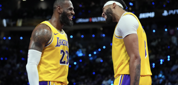 LeBron James, junto a Anthony Davis. 