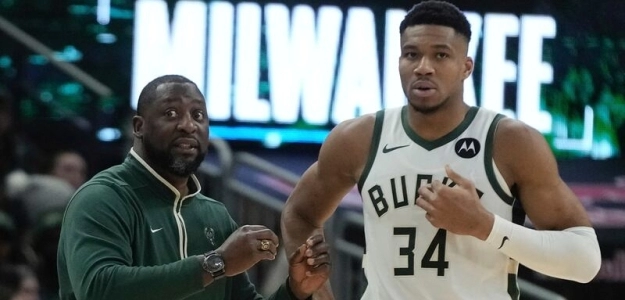 Adrian Griffin and Giannis Antetokounmpo