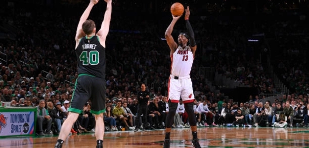 Bam Adebayo quiere lanzar triples en 2025. Foto: gettyimages