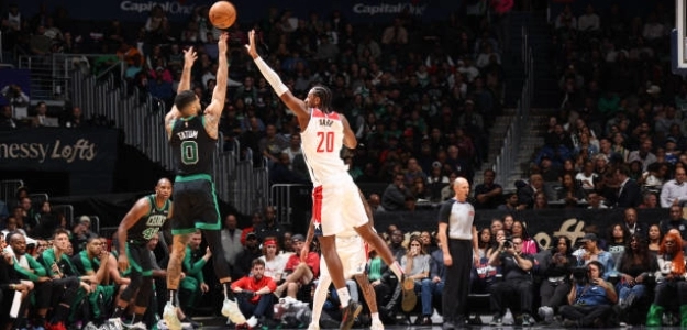 Jayson Tatum, ante Sarr. Foto. gettyimages