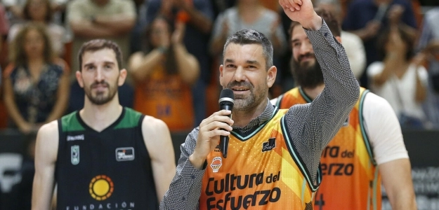 Guillem Vives, Rafa Martínez, and Bojan Dubljevic, three players who have passed through the ranks of Valencia Basket.