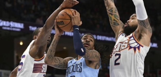 Ja Morant in a game against the Phoenix Suns.