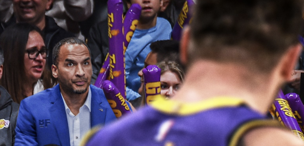 Nico Harrison, viendo en directo a Luka Doncic en el Mavs-Lakers.