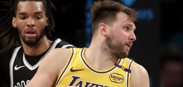 Luka Doncic no pudo liderar a los Lakers ante los Nets.