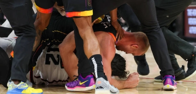 Pelea Plumlee y Adams. Foto: gettyimages