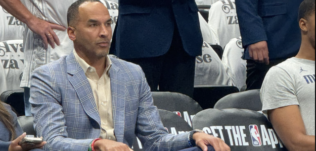 Nico Harrison, blanco de las iras de los fans de los Mavs en el regreso de Luka Doncic.