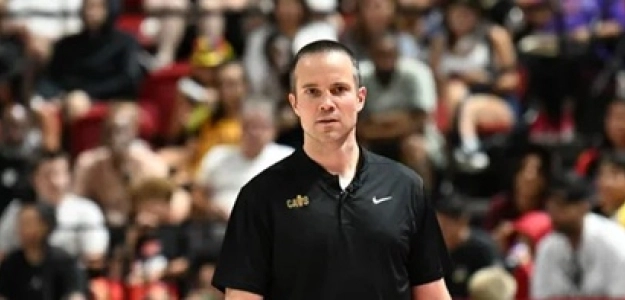 Jordan Ott, entrenador de Phoenix Suns.