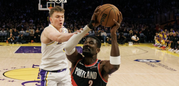 DeAndre Ayton could end up playing for the Los Angeles Lakers.