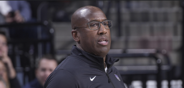 Mike Brown, posible entrenador de los Knicks. 