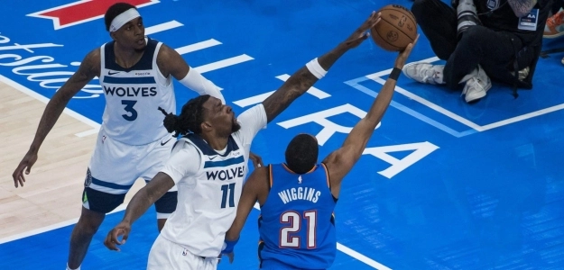 Naz Reid blocks Aaron Wiggins