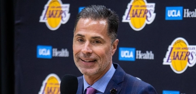 Rob Pelinka, presidente de operaciones de los Lakers.