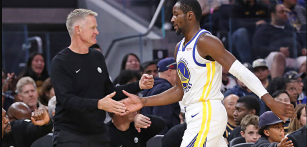 Steve Kerr and Jonathan Kuminga, messages. Photo: Getty Images.