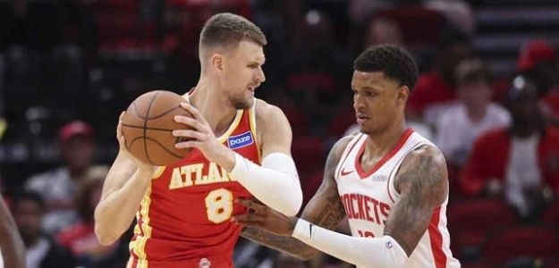 Kristaps Porzings, en un partido de pretemporada contra Houston Rockets