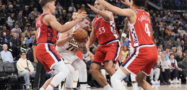 Luka Doncic cayó lesionado ante Los Angeles Clippers.