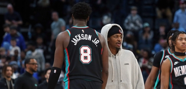 Ja Morant, vestido de calle en un partido de los Memphis Grizzlies