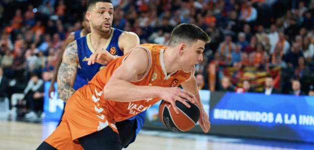 Anadolu Efes crushes Valencia Basket in the Euroleague.