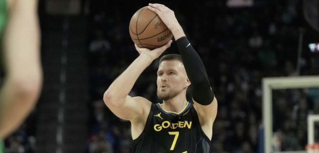 Kristaps Porzingis no ha empezado bien con los Warriors.