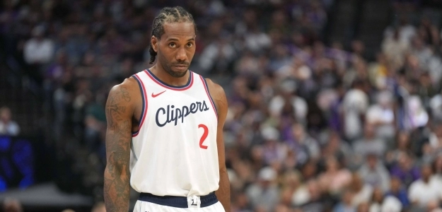 Kawhi Leonard distances himself from the Golden State Warriors.