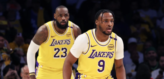 LeBron James y Bronny James, jugadores de Los Angeles Lakers