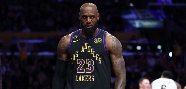 LeBron James podría salir de los Lakers este verano