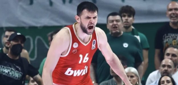 Olympiacos eats up Hapoel Tel Aviv and aims to win the Euroleague regular season.