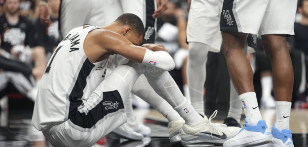 Victor Wembanyama tuvo que abandonar el Spurs-Blazers.