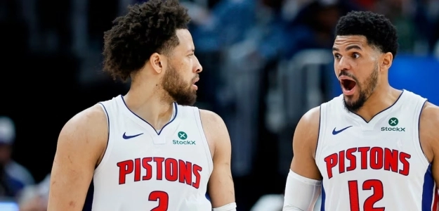 Cade Cunningham y Tobias Harris, jugadores de Detroit Pistons.
