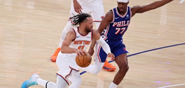 Paliza monumental de los Knicks a los Sixers en el inicio de las Semis de Conferencia