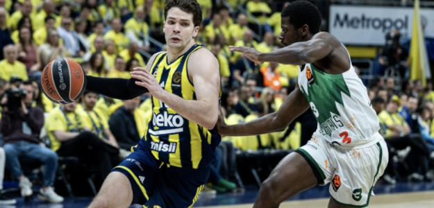 El Fenerbahçe arrasa en casa y acaricia otra Final Four de la Euroliga